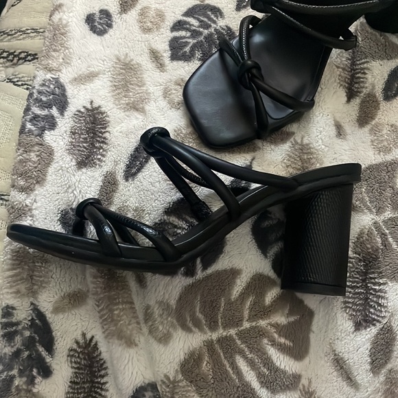 Heel - Picture 2 of 2